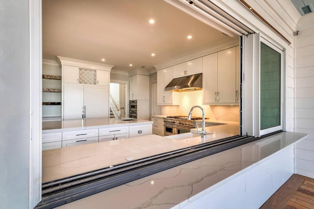 New Waterfront Home With Deep Water Dock ไอล์ออฟปาล์มส์ ภายนอก รูปภาพ