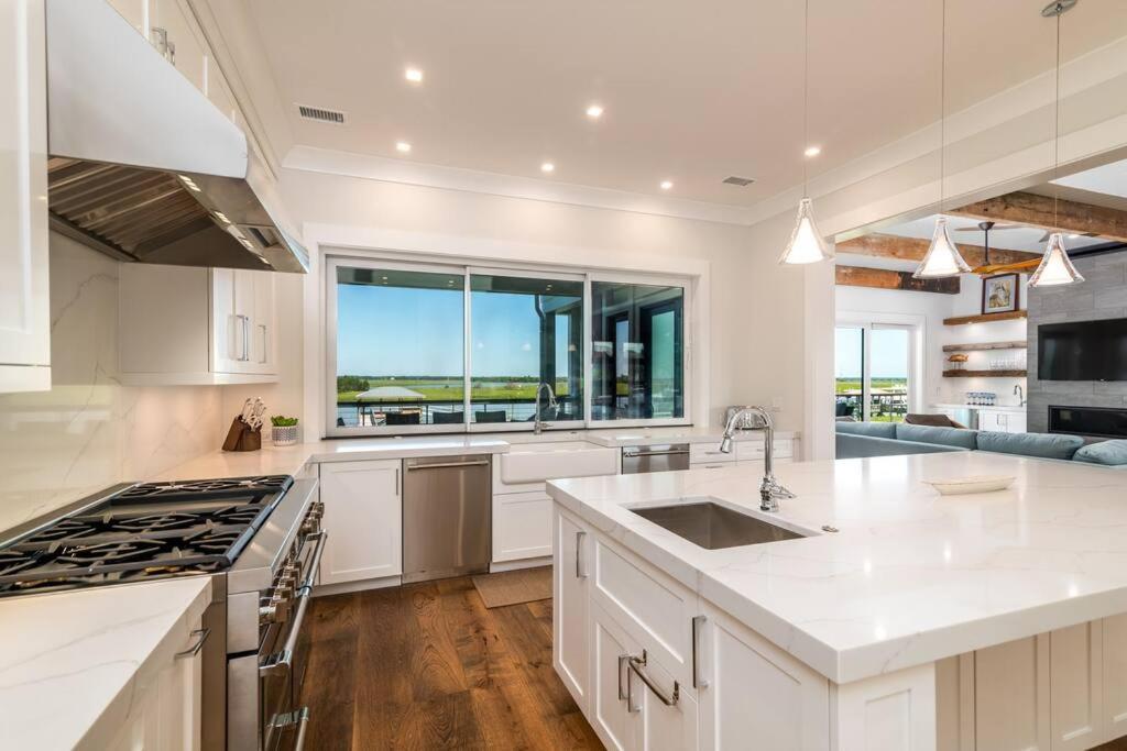 New Waterfront Home With Deep Water Dock ไอล์ออฟปาล์มส์ ภายนอก รูปภาพ