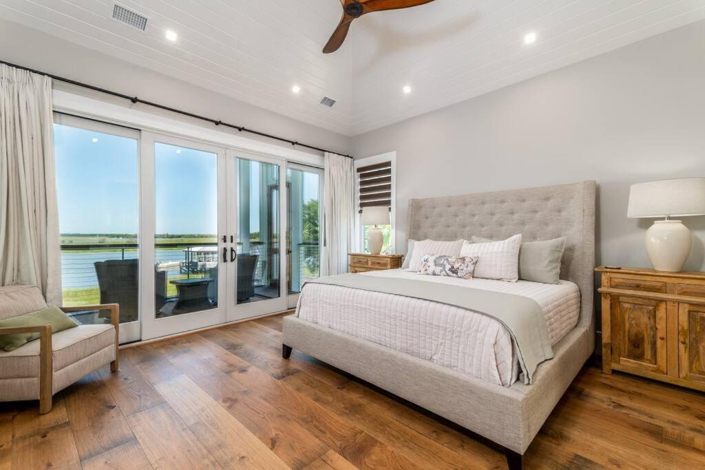 New Waterfront Home With Deep Water Dock ไอล์ออฟปาล์มส์ ภายนอก รูปภาพ