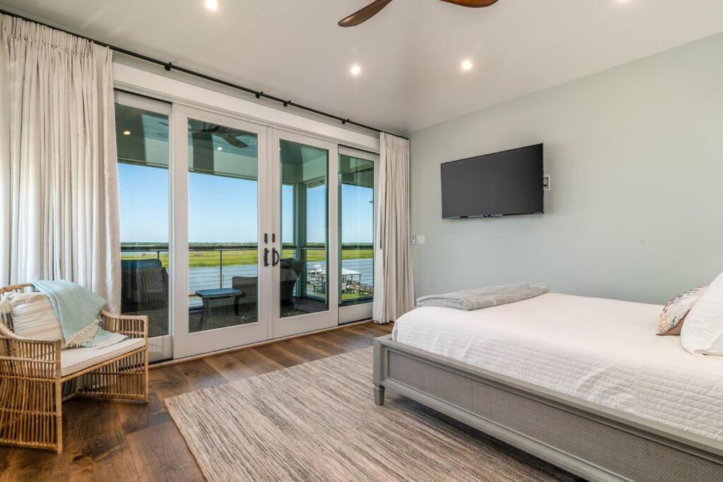 New Waterfront Home With Deep Water Dock ไอล์ออฟปาล์มส์ ภายนอก รูปภาพ